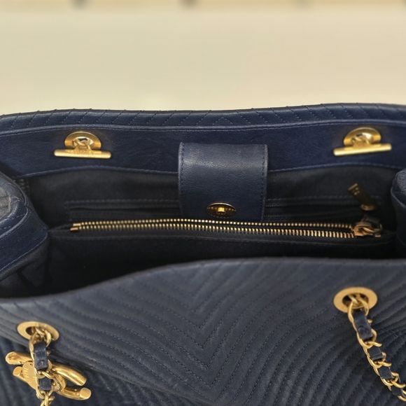 Authentic Chanel Navy Quilted Shoulder Bag - Picture 6 of 8